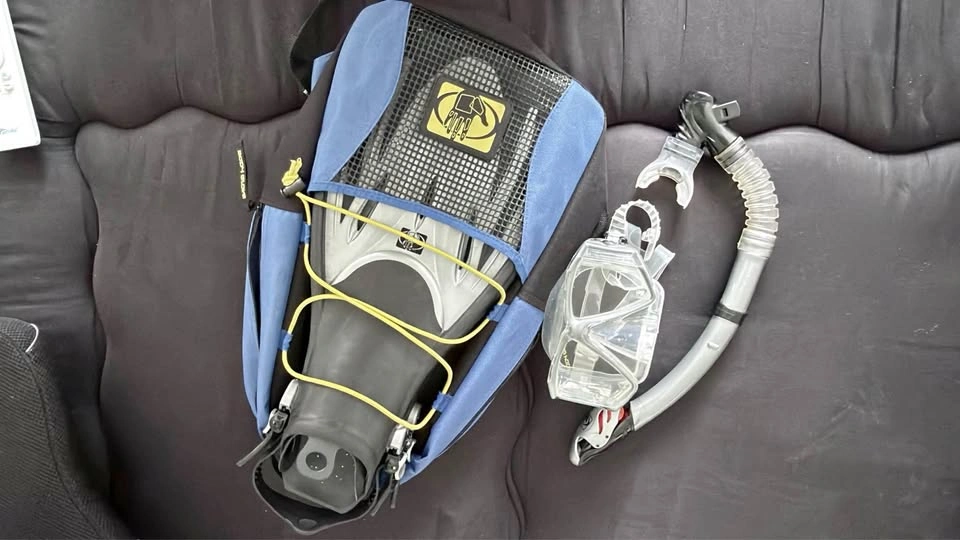 Body Glove Snorkeling Set - Mask, Snorkel, and Fins