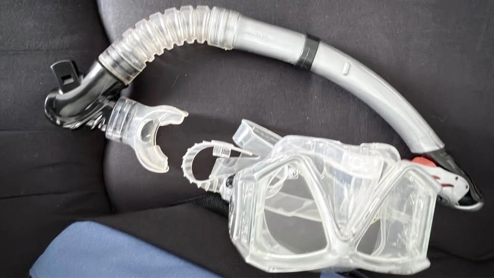 Body Glove Snorkeling Set - Mask, Snorkel, and Fins - photo 3