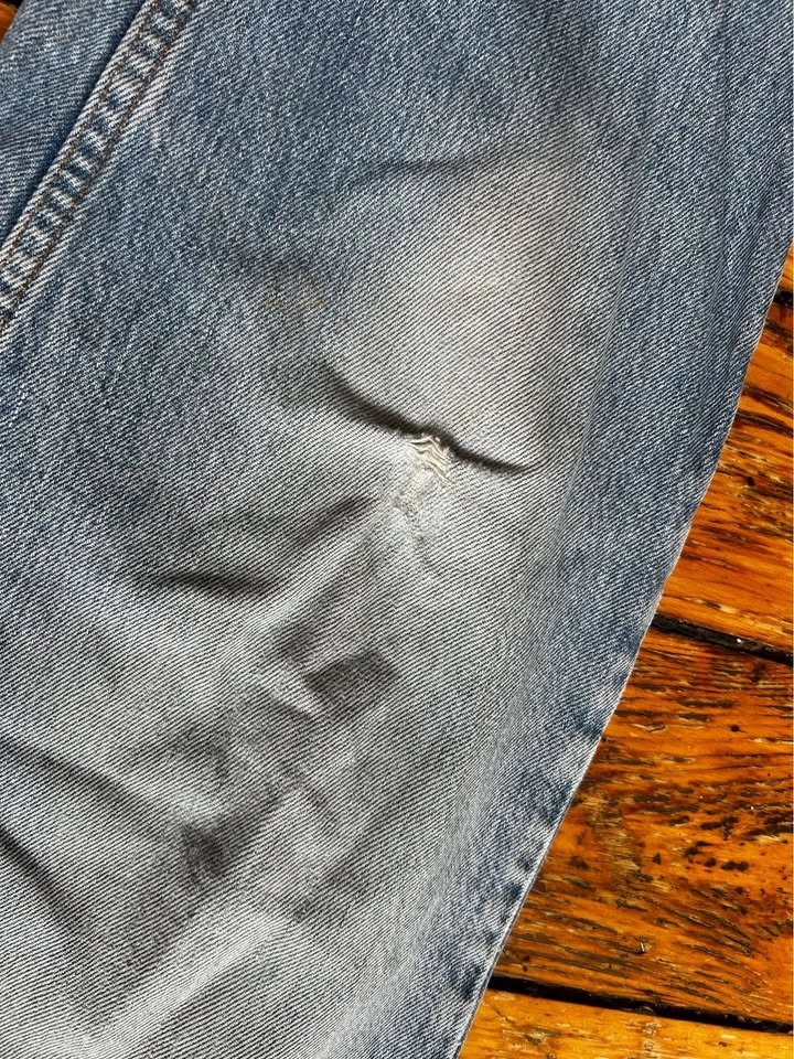 Vintage 90s Made in Canada Levi's 550 jeans Distressed 36x34 - photo 4