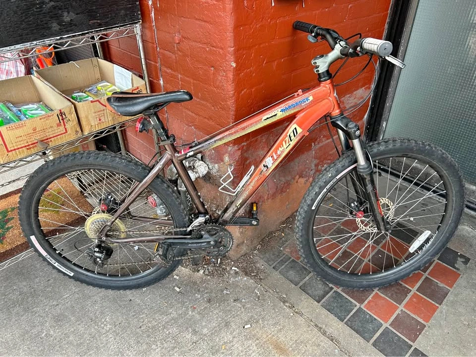 Specialized Mountain Bike Shimano 8-speed