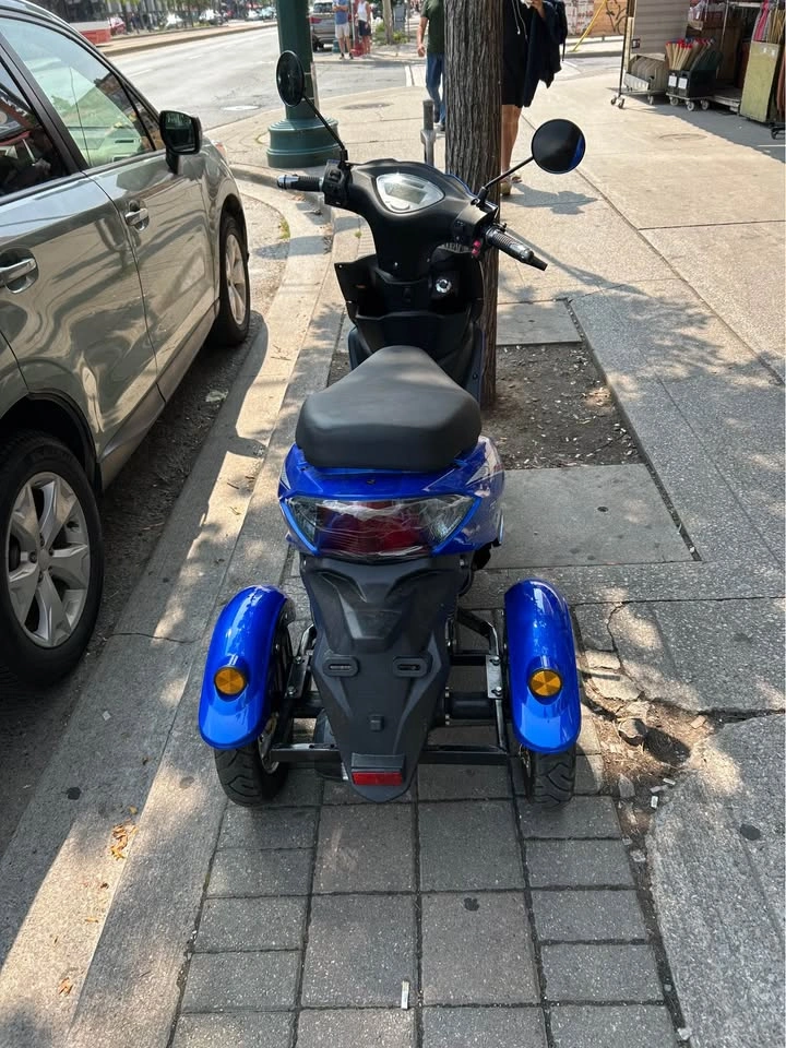 Brand new 3-Wheel Electric Scooter - photo 2