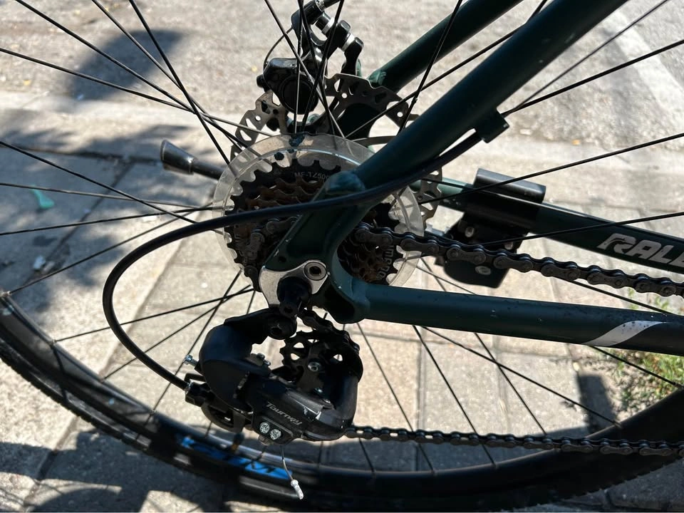Raleigh Hybrid Bike 18” - photo 3