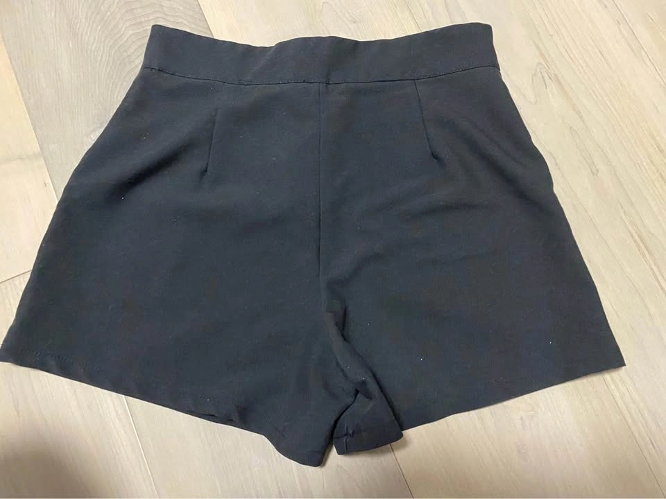 Black High-Waisted Shorts - photo 3