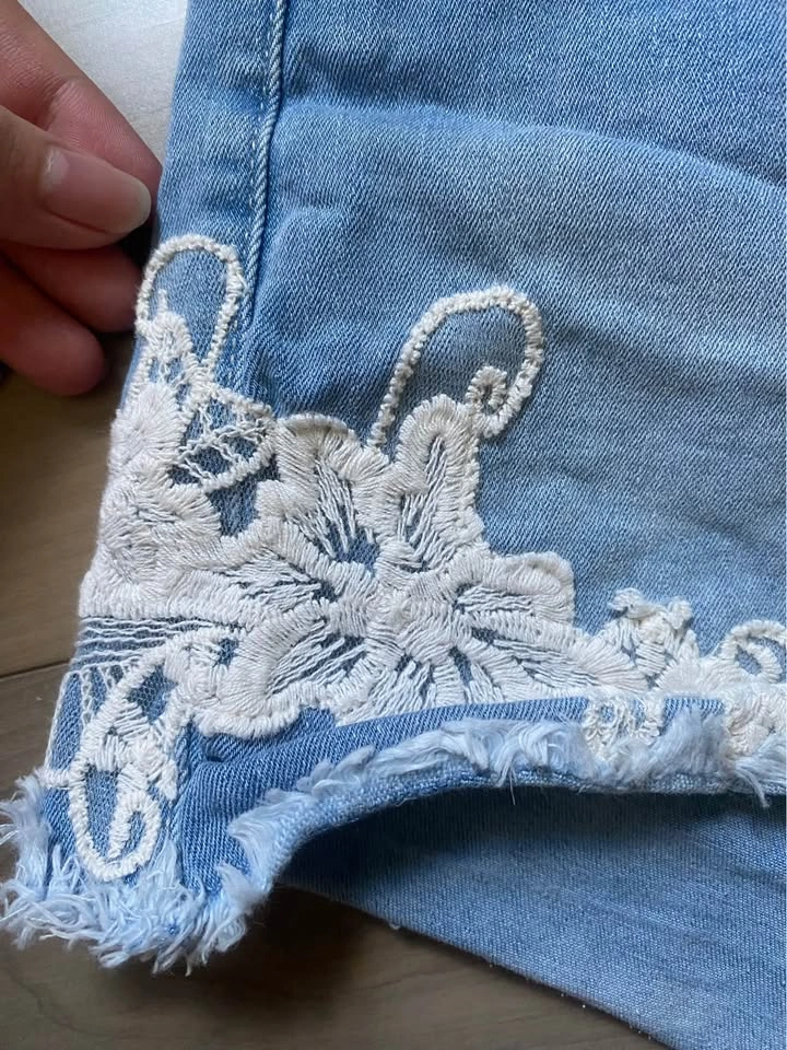 Ardene Shortie Lace Trim Denim Shorts - photo 3