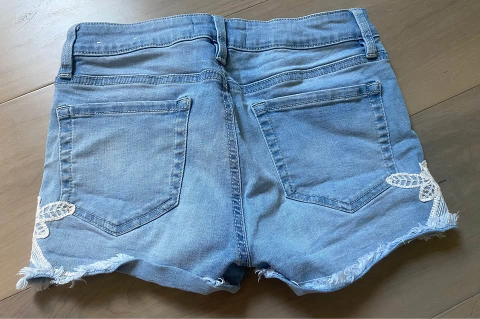 Ardene Shortie Lace Trim Denim Shorts - photo 5