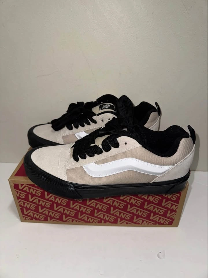 New Men Vans Shoes. Size 9.5 & 10.5 US available. - photo 4