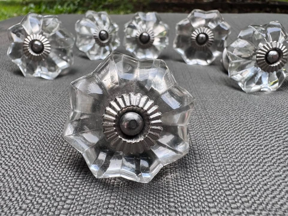 Drawer pulls / knobs — set of 6 - photo 4