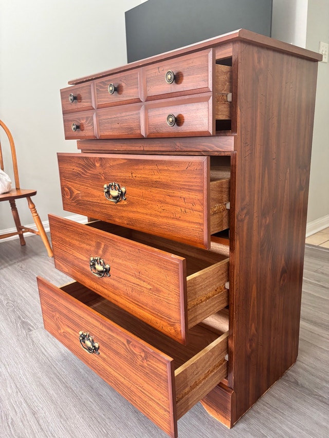 Vintage Wooden 4-Drawer Dresser - photo 4