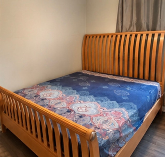 Queen Solid Wood Sleigh Bed Frame – Excellent Condition - photo 2