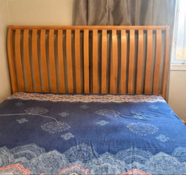 Queen Solid Wood Sleigh Bed Frame – Excellent Condition - photo 3