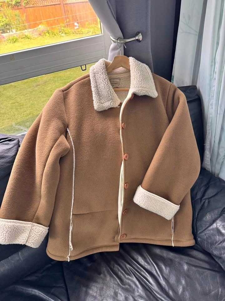 Sherpa Jacket. Collared. Lined. Button-up. Size L