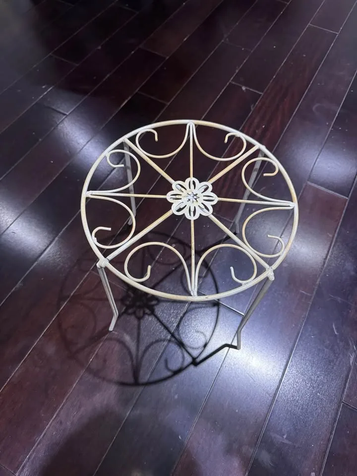 Metal Antique Stool image indicator(2)