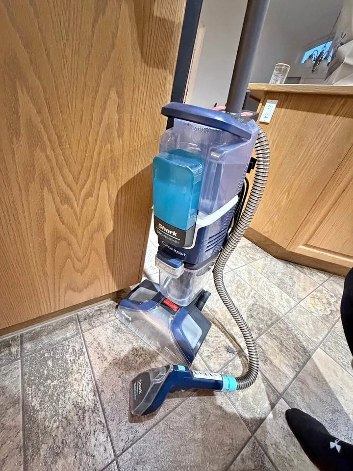 Shark CarpetXpert™ with StainStriker™