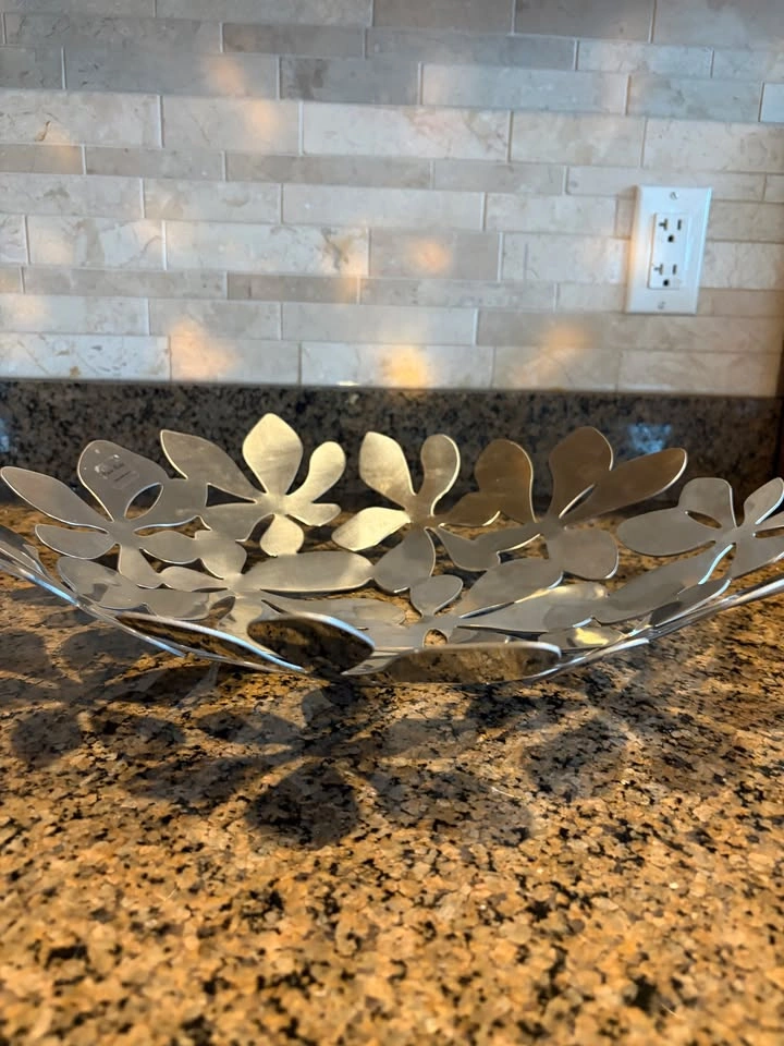 Decorative Metal Fruit Bowl – Silver Floral Design - photo 2