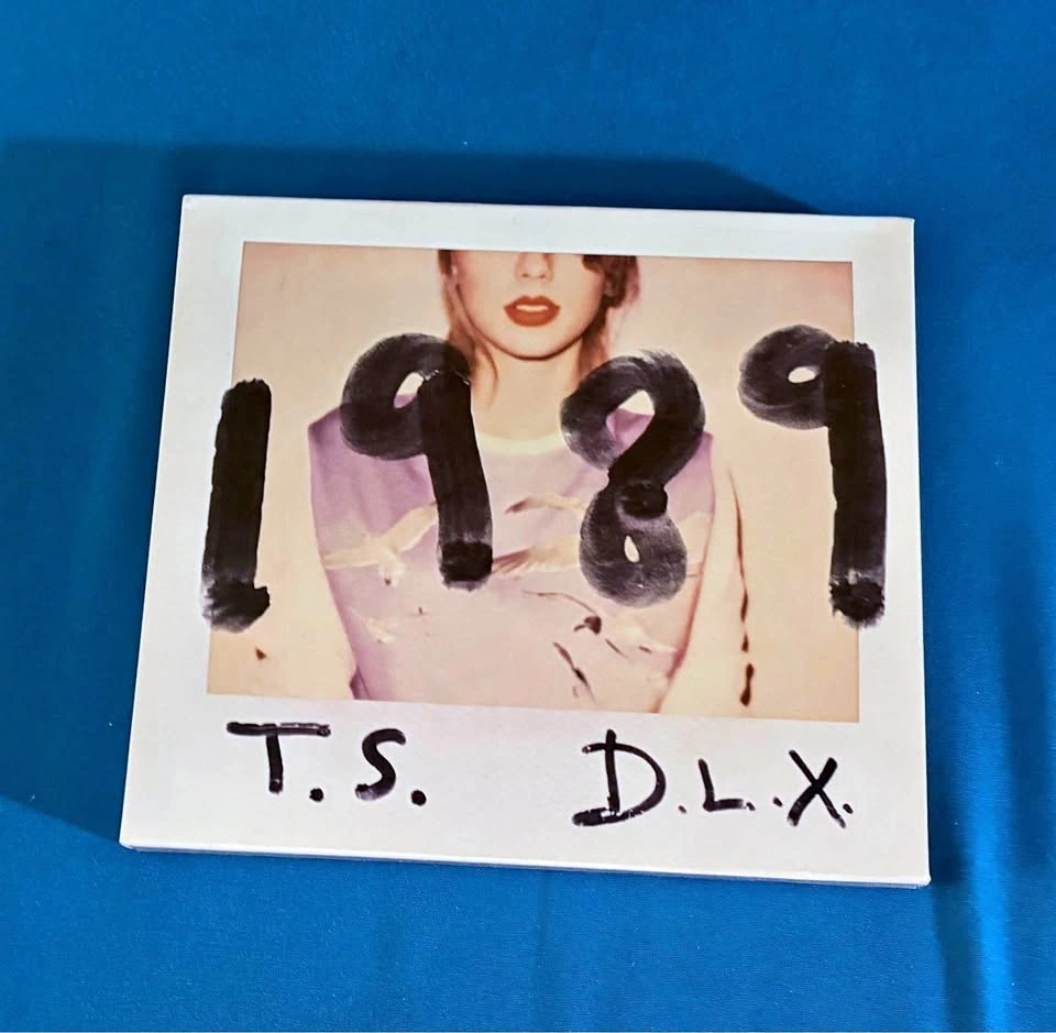 Taylor Swift 1989 Deluxe Edition CD with Polaroids