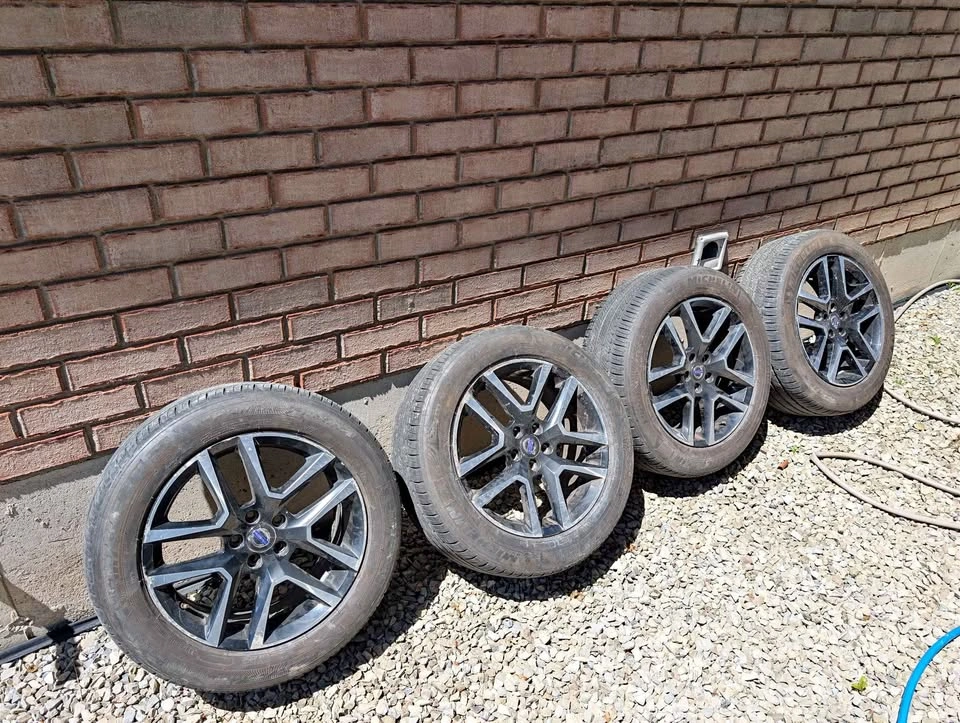 Volvo 18' OEM 5x108 Wheels