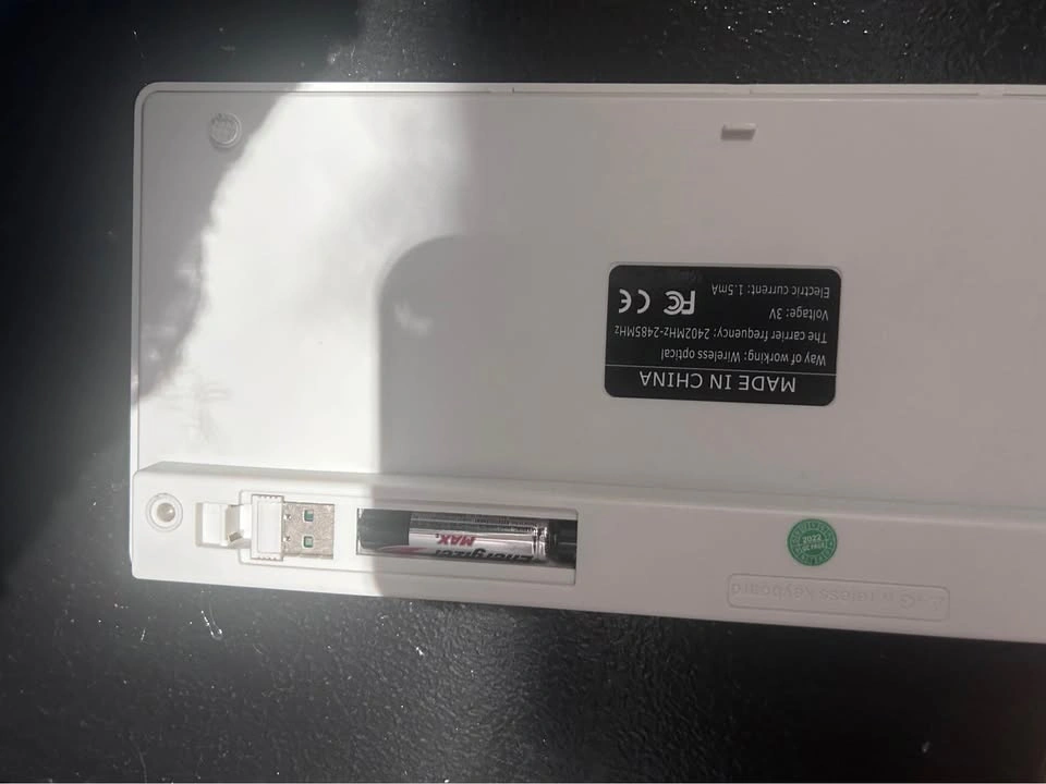 Wireless white keyboard - photo 2