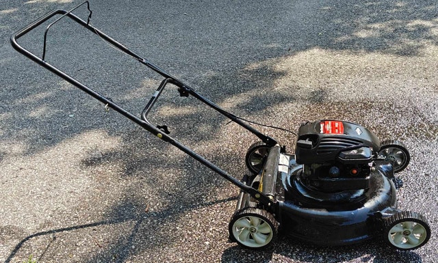 Yard Machines 21" Gas Lawn Mower – Needs Blade - $130 OBO - photo 2