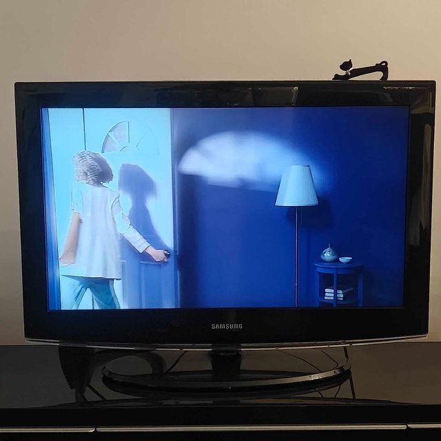 Samsung 32-inch LCD TV with Anycast