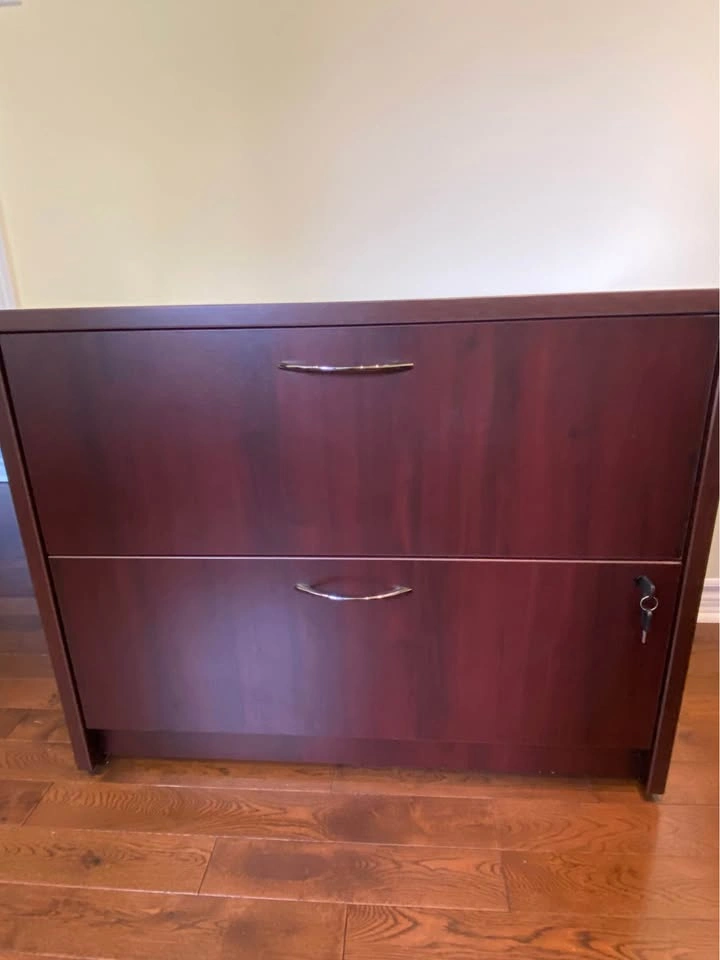 Office - desk, credenza, chair - photo 4