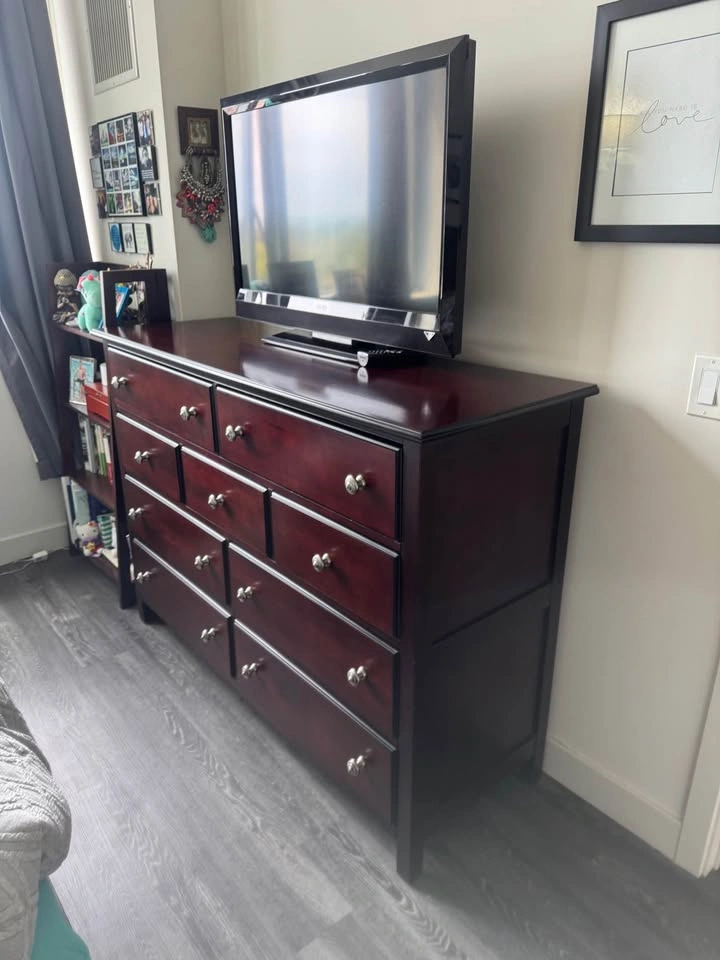 Murray Hill by Cresent Solid Wood Dresser - photo 2