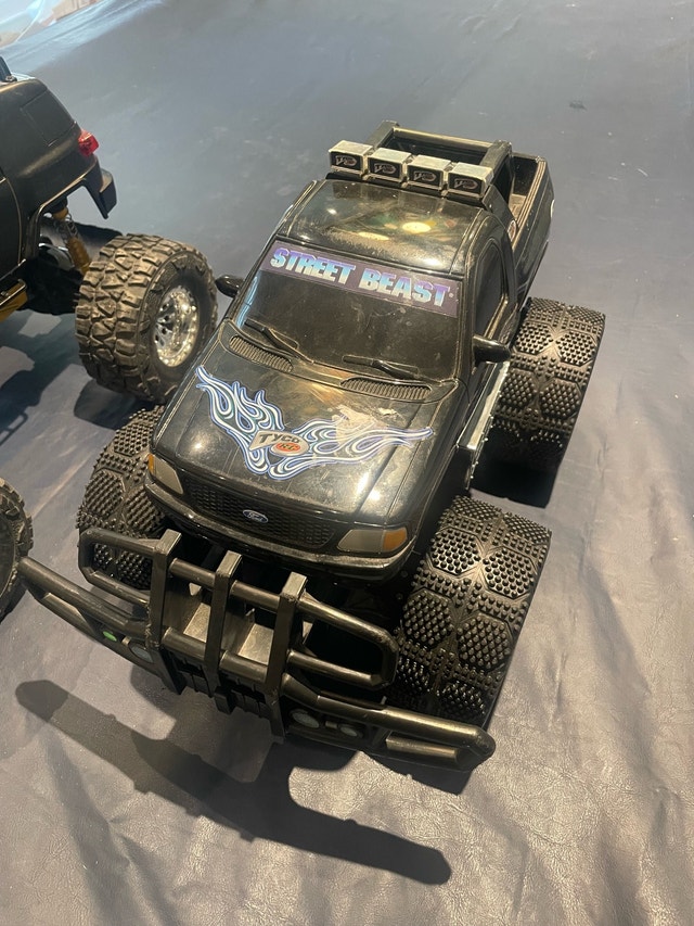 Tyco RC Monster Trucks - Ford, Toyota - photo 2