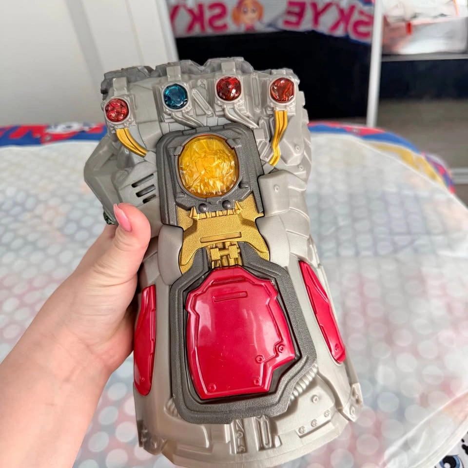 Marvel Avengers: Endgame Electronic Thanos Gauntlet Fist