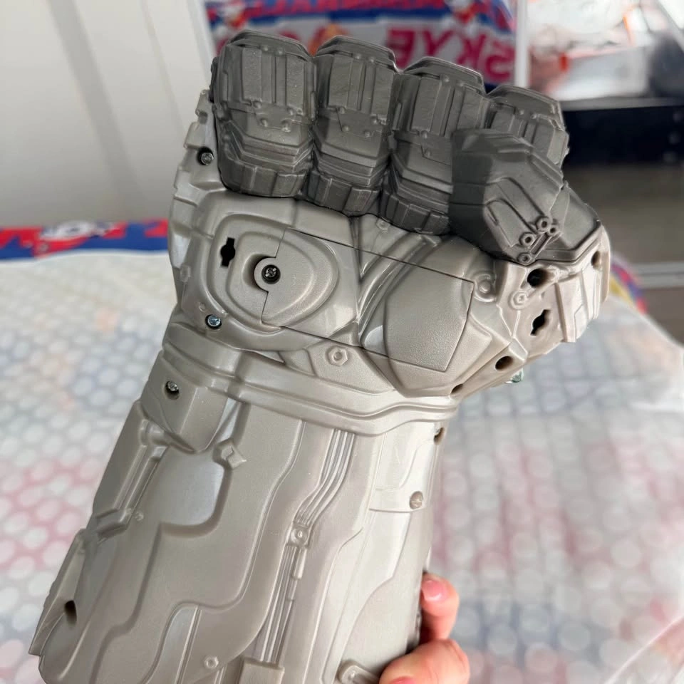 Marvel Avengers: Endgame Electronic Thanos Gauntlet Fist - photo 2