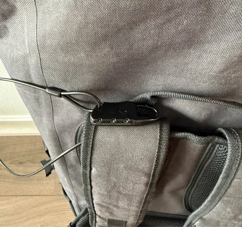 Waterproof rolltop backpack - photo 3