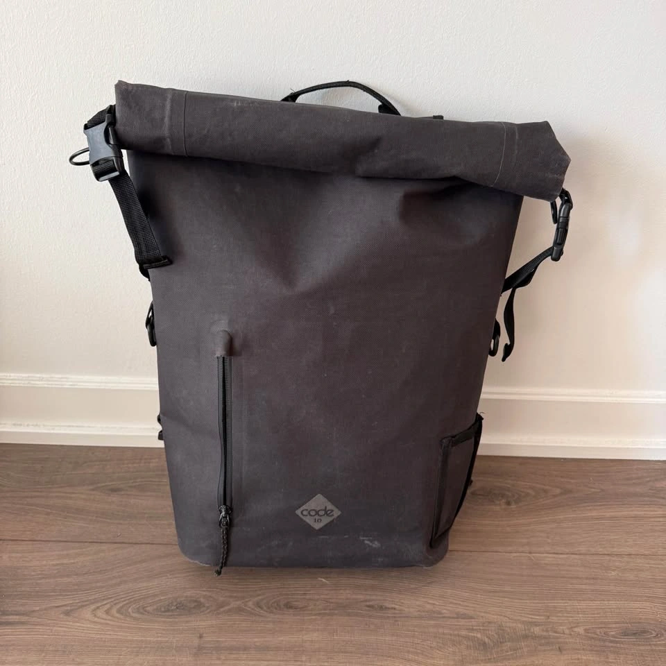 Waterproof rolltop backpack - photo 5