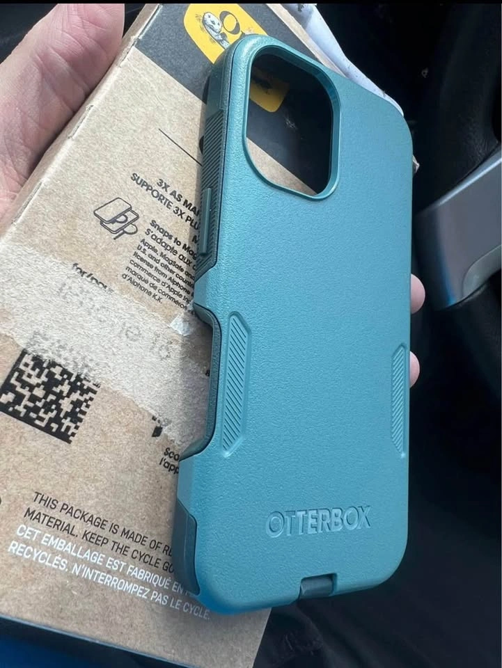 New OtterBox MagSafe iPhone 16 Case - Green ($25 each) - photo 2