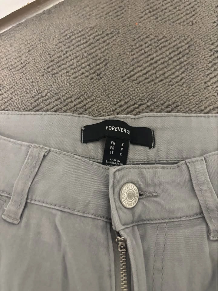 Forever 21 Grey Cargo Pants Size Small - photo 2