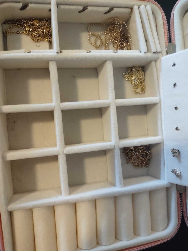 Jewelry Case - photo 2
