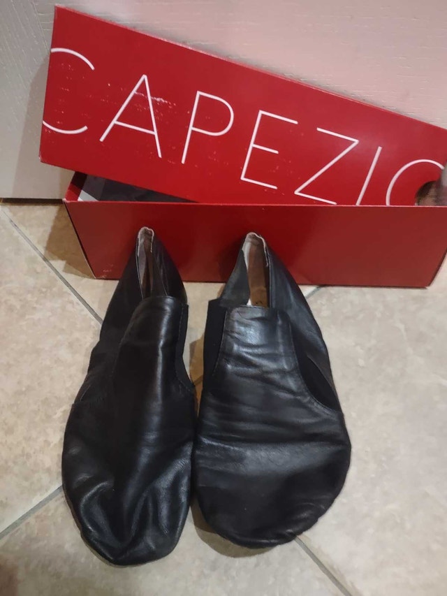 Capezio Jazz Shoes Size 7 1/2