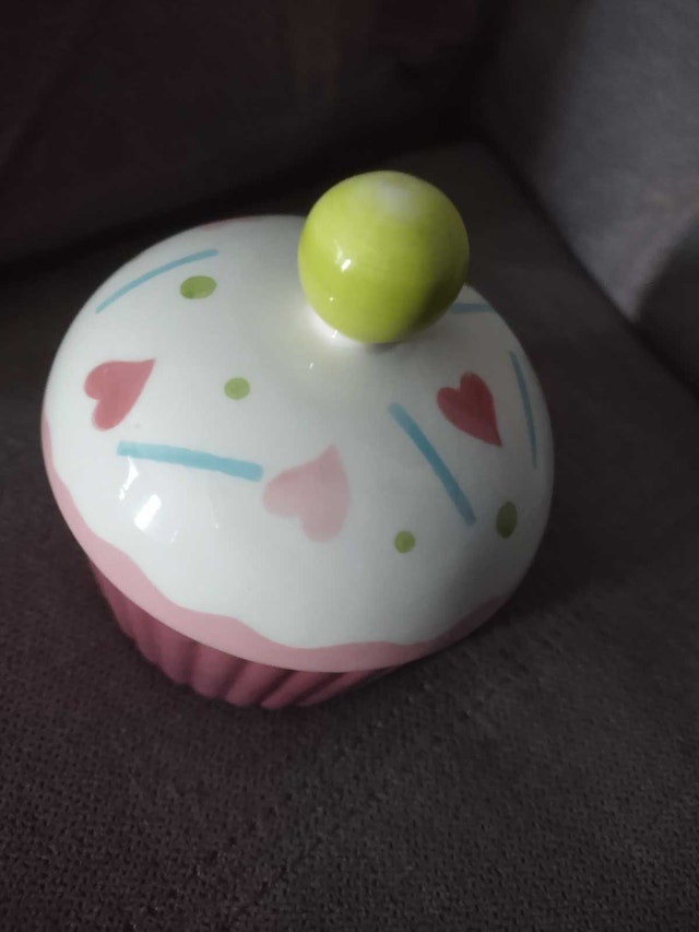 Cupcake Jewelry Container