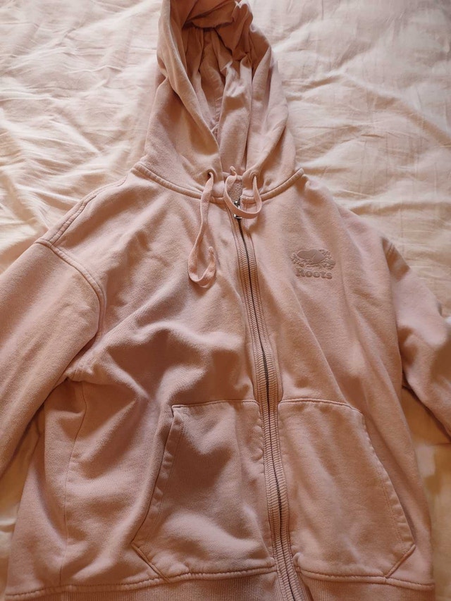 Roots Sweater Size Medium