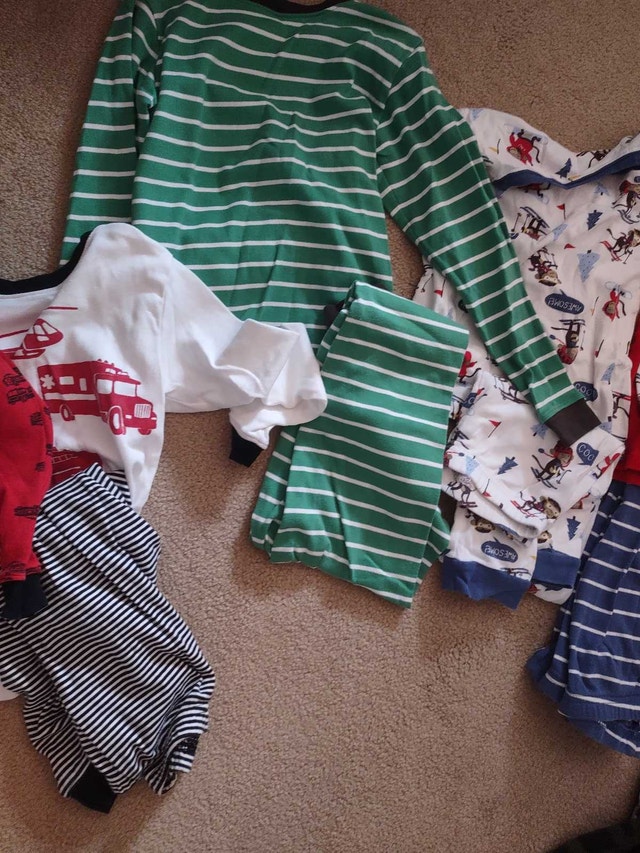 Boys Pajamas Size 5-8 - photo 2