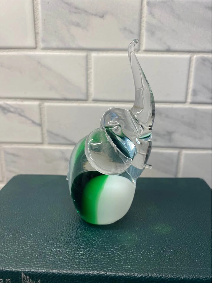 Green and White Glass Elephant Figurine - photo 4