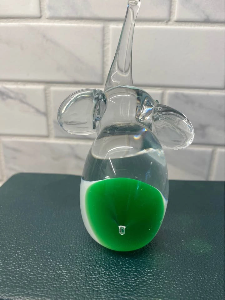 Green and White Glass Elephant Figurine - photo 5