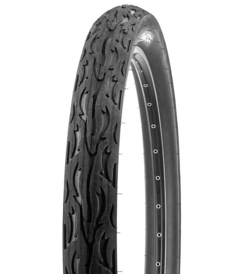 Pair of Kenda Flame 26 x 3.0 cruiser tires with inner tubes - photo 2