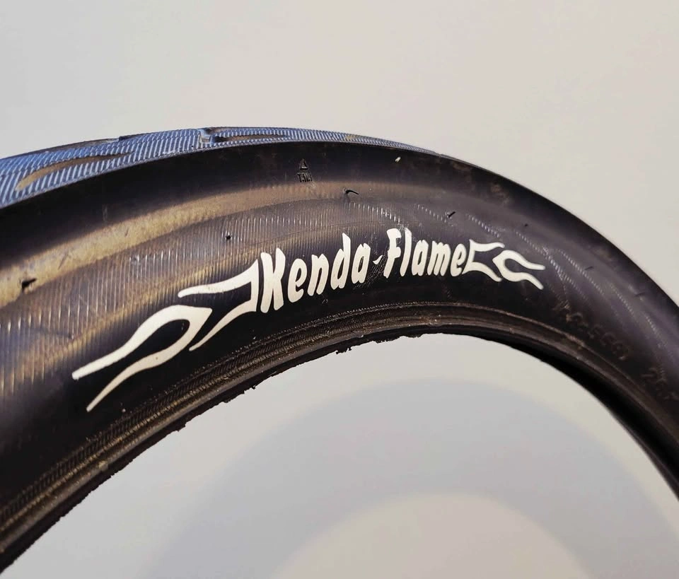 Pair of Kenda Flame 26 x 3.0 cruiser tires with inner tubes - photo 3