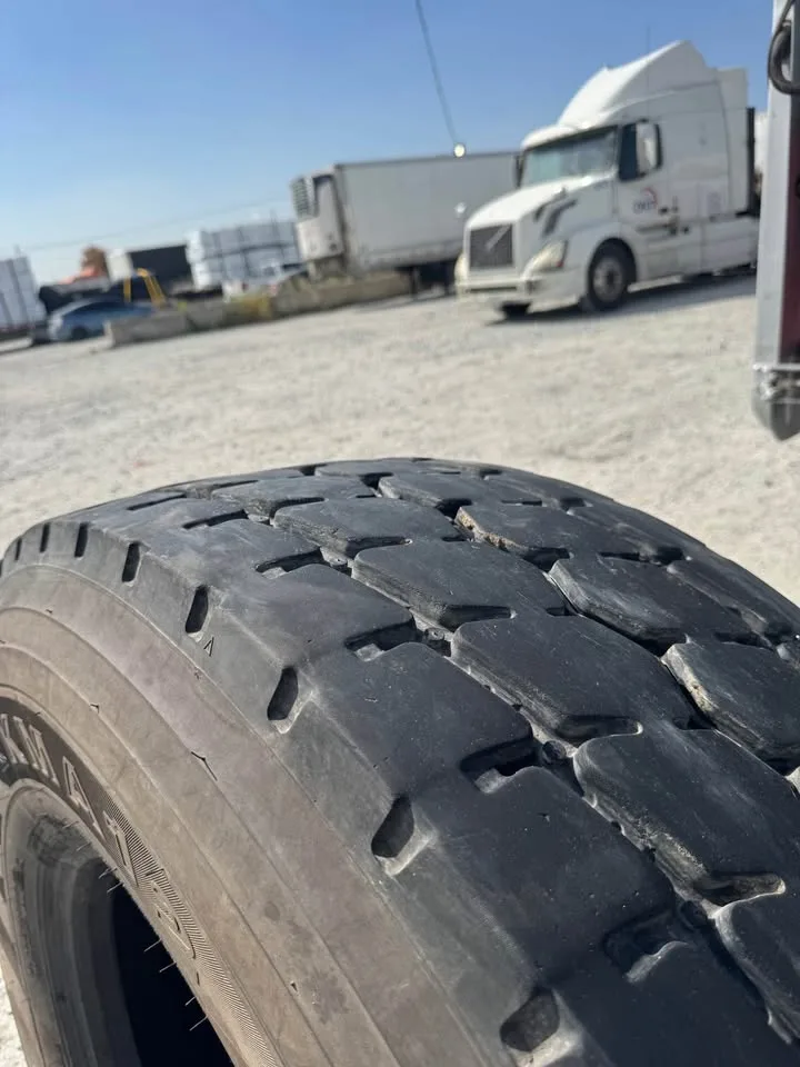 425/65R22.5 dump steering tire for sale image indicator(2)