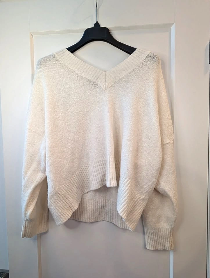 Forever 21 Oversized Cropped V-Neck Knit Pullover Sweater