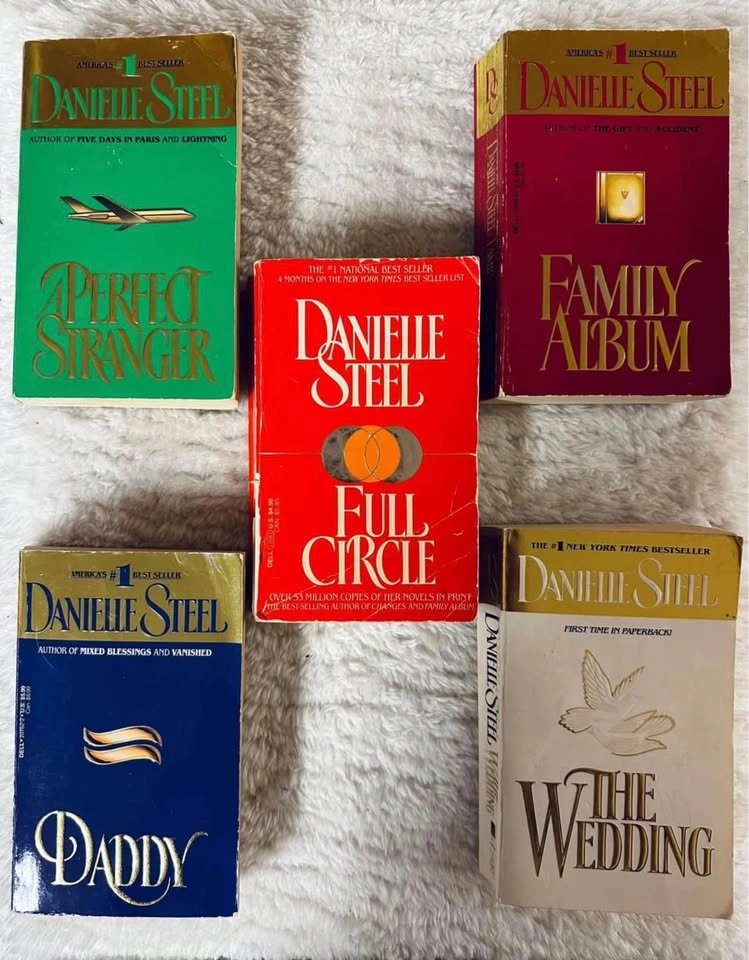Danielle Steel Paperback Lot + Ann Rule (10 Books) - photo 2