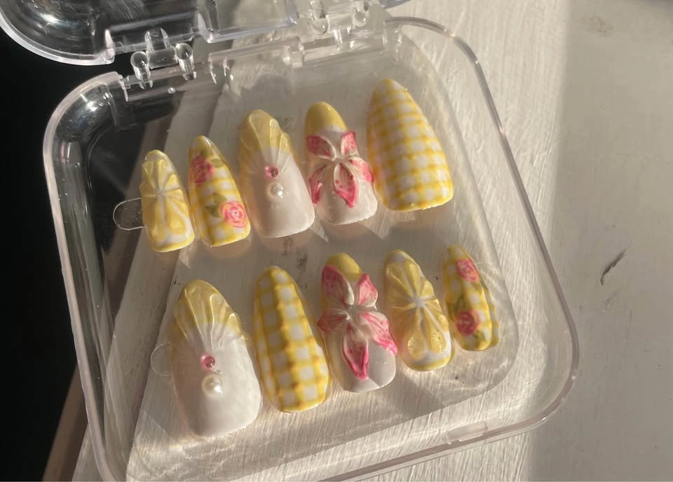 Custom press on nails - photo 2