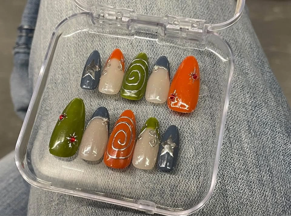 Custom press on nails - photo 5