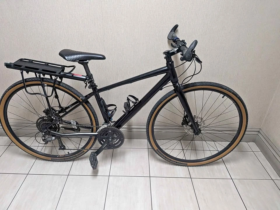 Garneau Hybrid Bike with hydraulic Disc Brakes