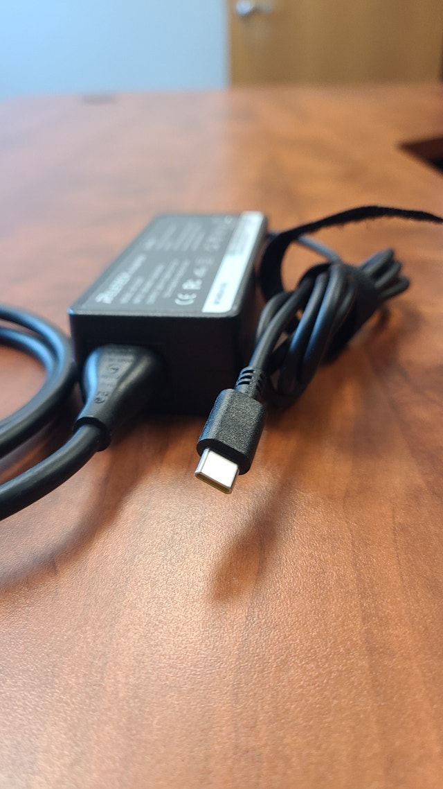 Universal USB-C Laptop Power Adapter Charger 65W - photo 3