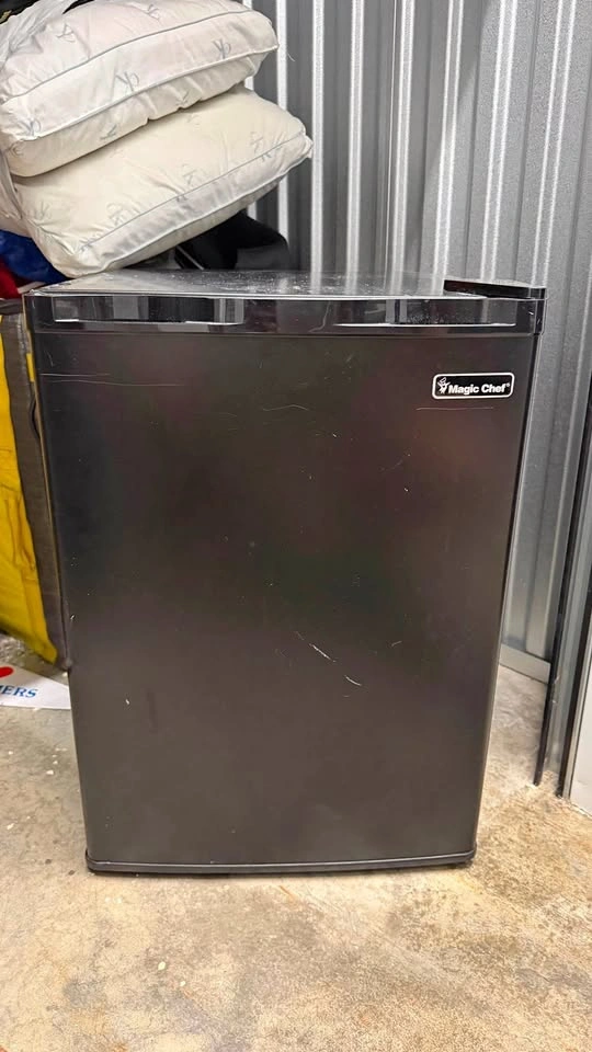 Magic Chef Compact Refrigerator - Works Great