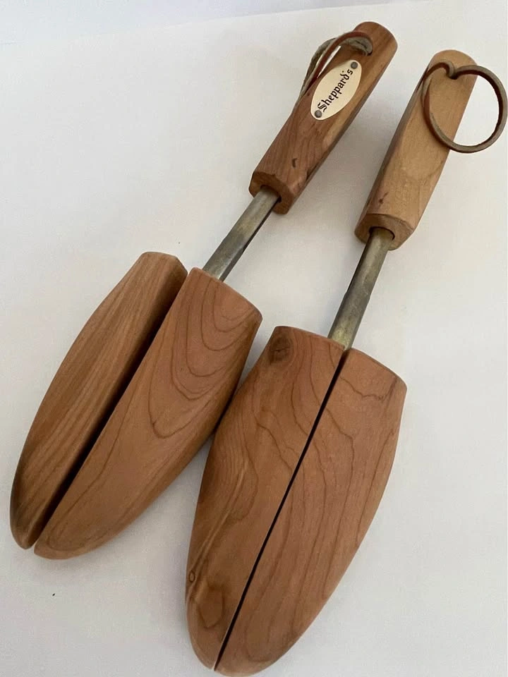 Sheppard's Cedar Shoe Trees Size M